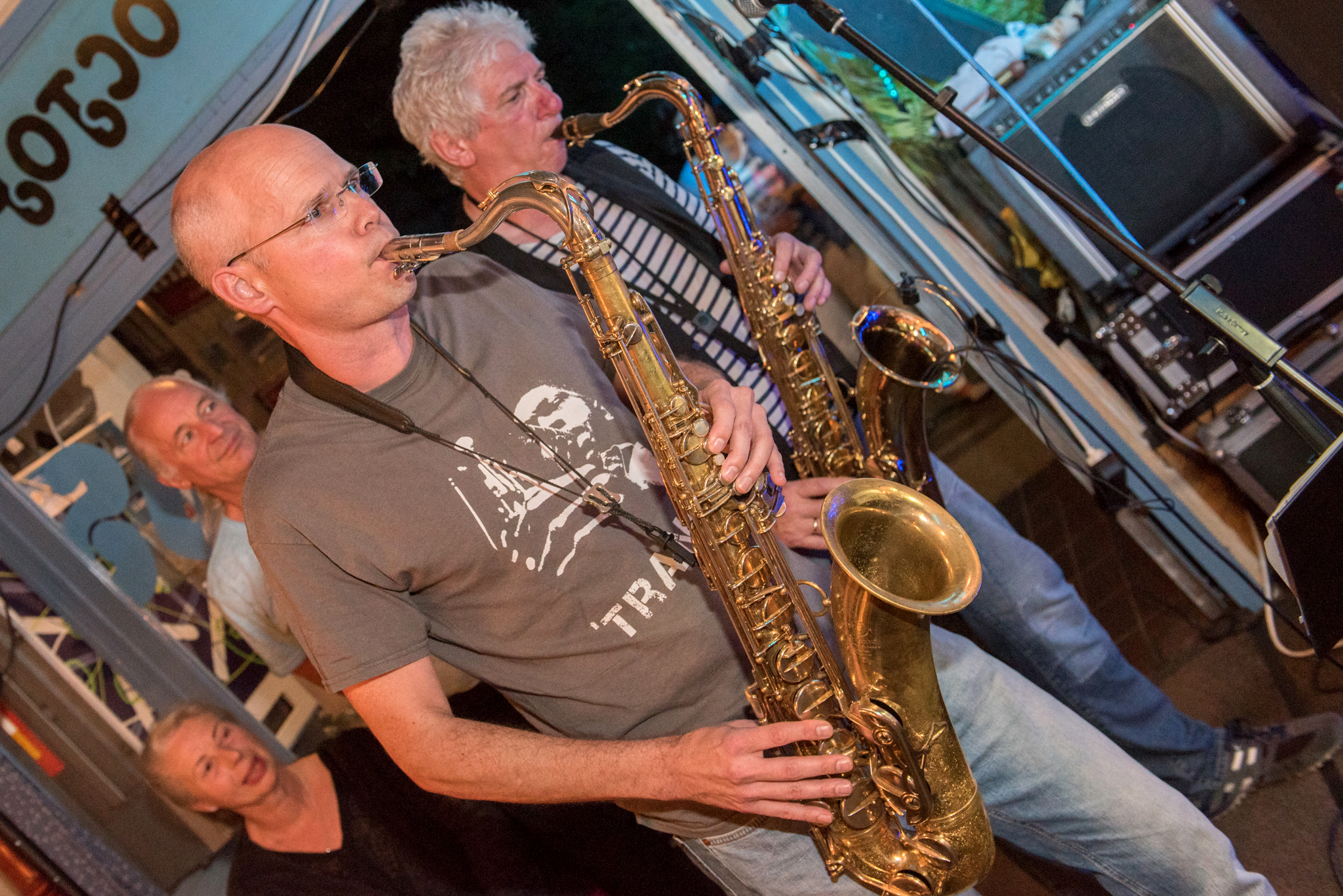 Jo Behrens mit Gast-Saxophonist Hannes Hagenah ("St. Jürgen Blues Band")